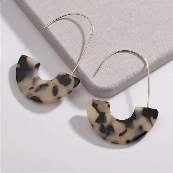 FAIDRA Jewelry - ✔️New Faidra Resin Drop Big Geometric Earrings